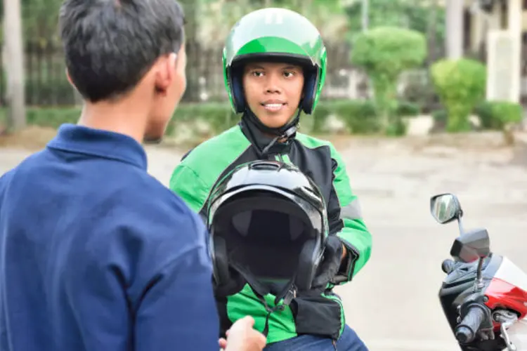 Suka Naik Ojek Online? Ini 7 Tips Biar Perjalanan Tetap Aman dan Nyaman!