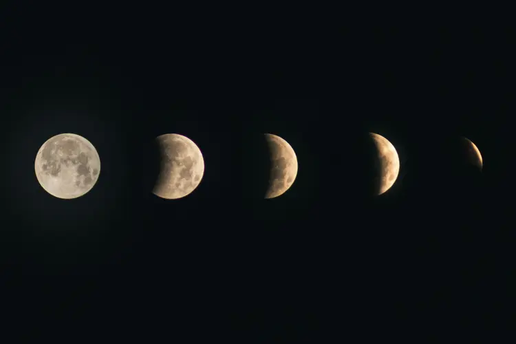 Ambil Foto Bulan Purnama Dramatis? Ini Pilihan Lensa Telephoto-nya!