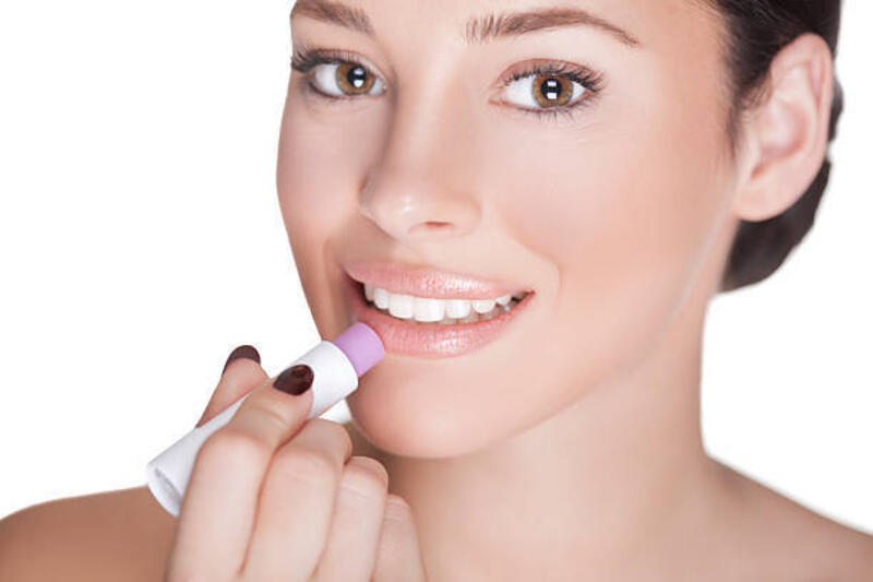 bibir peduli. - pelembap bibir potret stok, foto, &amp; gambar bebas royalti