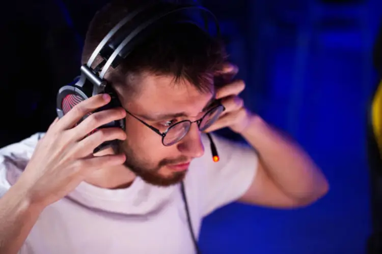 Headset Gaming Over-Ear vs In-Ear, Mana yang Lebih Nyaman?