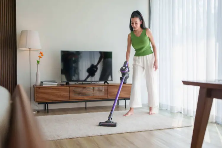 Kabel Penyedot Debu Mengganggu Pas Bersih-Bersih? Saatnya Beralih ke Vacuum Cleaner Cordless!