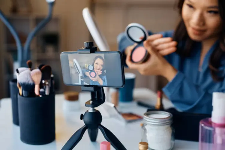 Panduan Lengkap Memilih Tripod Mini Untuk Bikin Konten Pakai HP