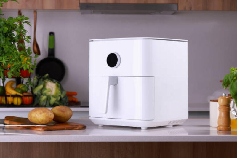 air fryer cara modern untuk menggoreng makanan sehat - penggoreng udara potret stok, foto, &amp; gambar bebas royalti