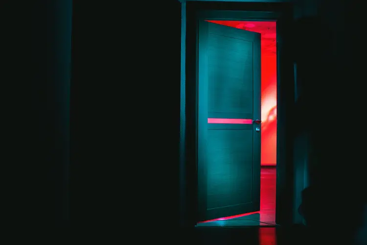 Sering Was-was Saat Pergi? Sensor Pintu & Jendela Bisa Jadi Solusi
