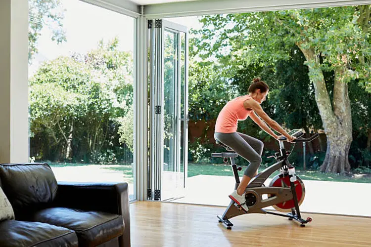 5 Tips Membuat Rutinitas 15 Menit Latihan Spinning Bike di Rumah
