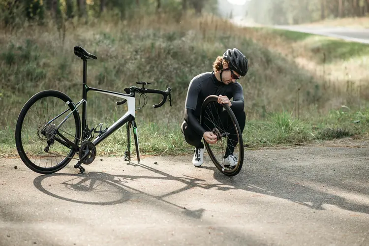 5 Alasan Kenapa Cyclist Wajib Bawa Multitool Sepeda Saat Gowes