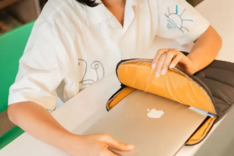 Laptop Kamu Gampang Lecet? Saatnya Pake Laptop Sleeve Visval di Bawah 100 Ribu!