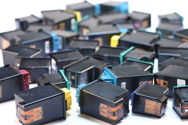 bermacam-macam kartrid printer tinta kecil untuk didaur ulang - printer cartridge potret stok, foto, & gambar bebas royalti