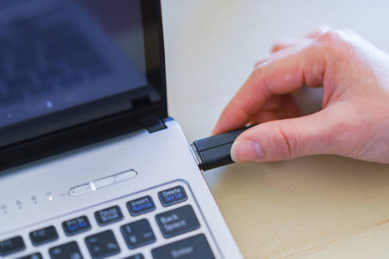 Memori USB adalah risiko keamanan