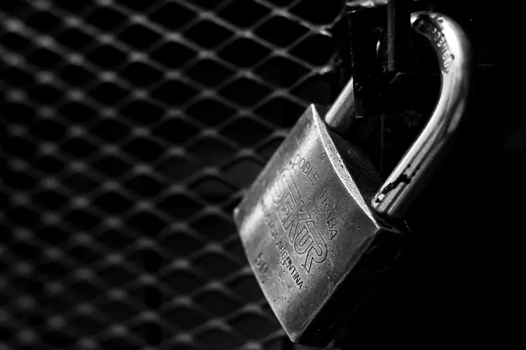 Gembok Biasa Ketinggalan Zaman? Kenalan dengan Smart Padlock Anti Ribet