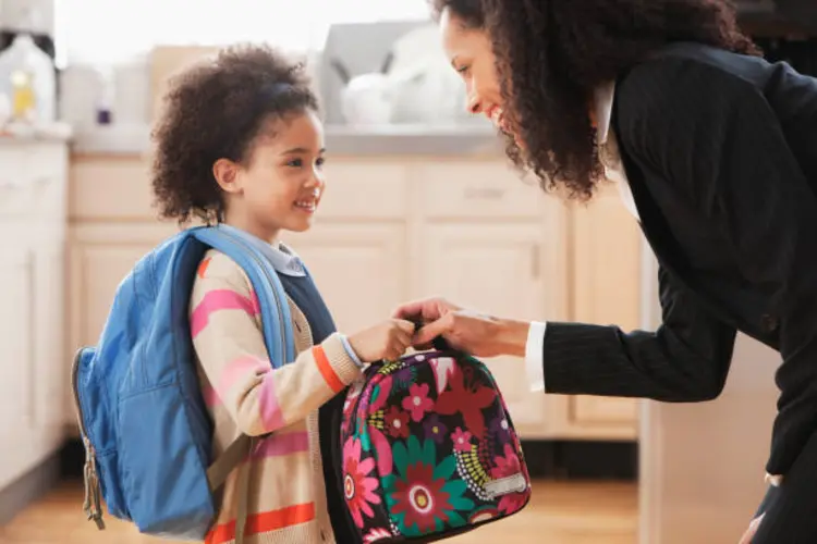 7 Tips Menyiapkan Bekal Anak ke Sekolah, Orang Tua Wajib Tahu Ya!