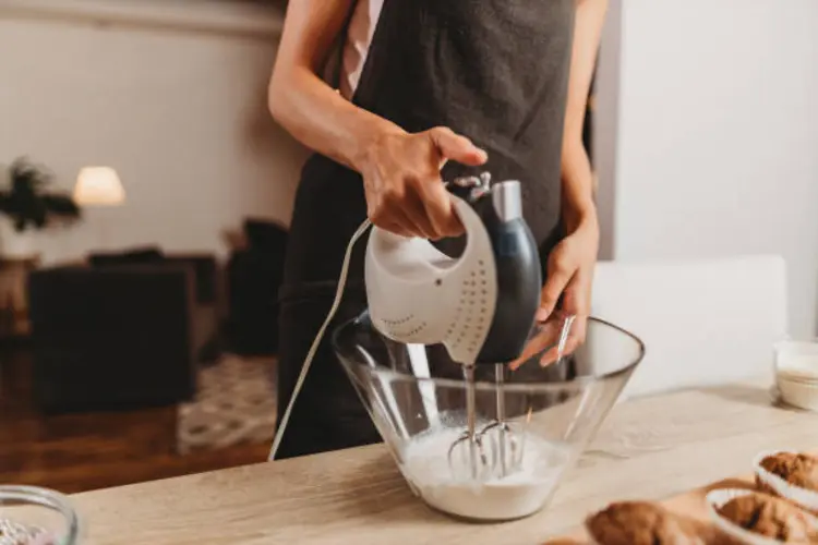 Hand Mixer Sering Panas Saat Dipakai? Ini Penyebab dan Solusinya