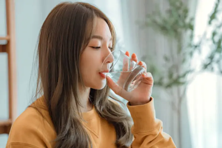 Jangan Sampai Dehidrasi! Begini Cara Mengingatkan Diri Sendiri untuk Minum Air Lebih Sering