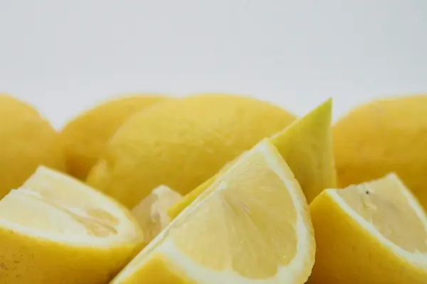 5 Olahan Segar dengan Sari Lemon: Dari Honey Lemon Soda hingga Sajian Lezat Lainnya