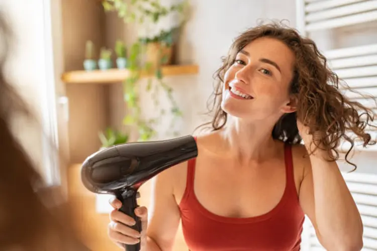 5 Tips Mengeringkan Rambut Tanpa Merusak dengan Hair Dryer