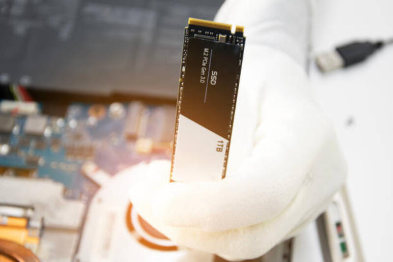 m.2 ssd storage devices are fast, efficient and very popular. - ssd full potret stok, foto, &amp; gambar bebas royalti