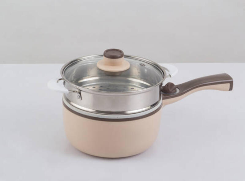 wajan listrik dan nampan kukus, peralatan dapur modern terisolasi - electric pan potret stok, foto, &amp; gambar bebas royalti