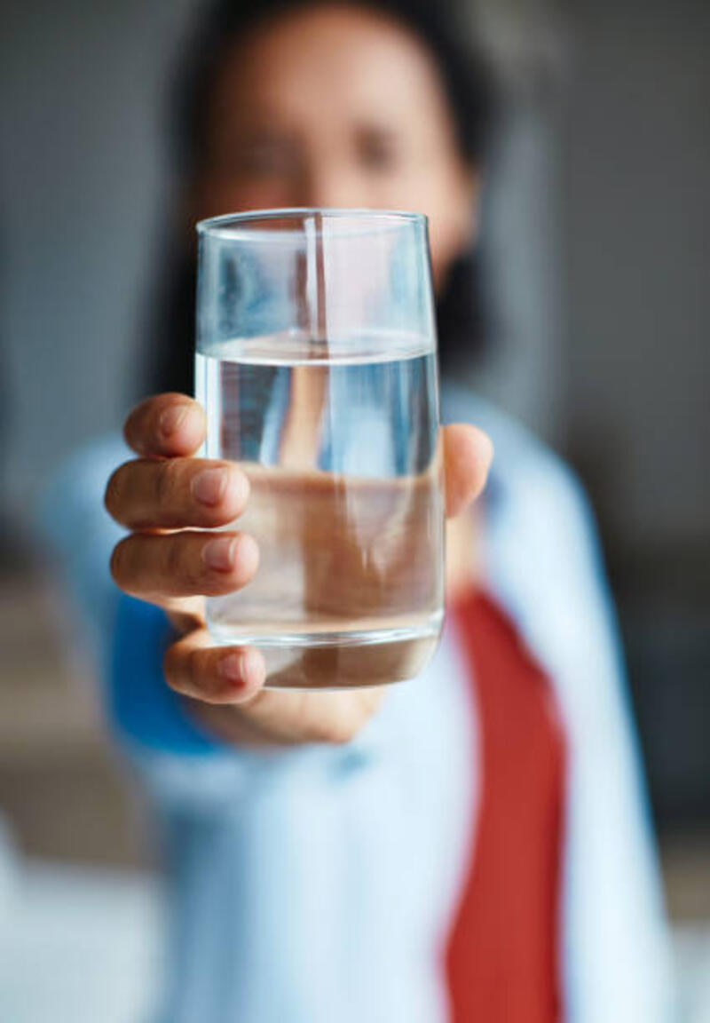 cukup tambahkan air - drinking water potret stok, foto, &amp; gambar bebas royalti
