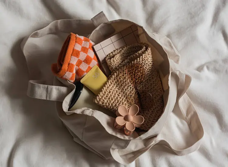 Isi Totebag Kamu Sering Berantakan? Begini Cara Simpelnya Biar Tetap Rapi dan Stylish!