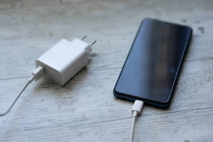 Fast Charging Bikin Baterai Rusak? Ini Fakta Sebenarnya Tentang Adaptor Charger