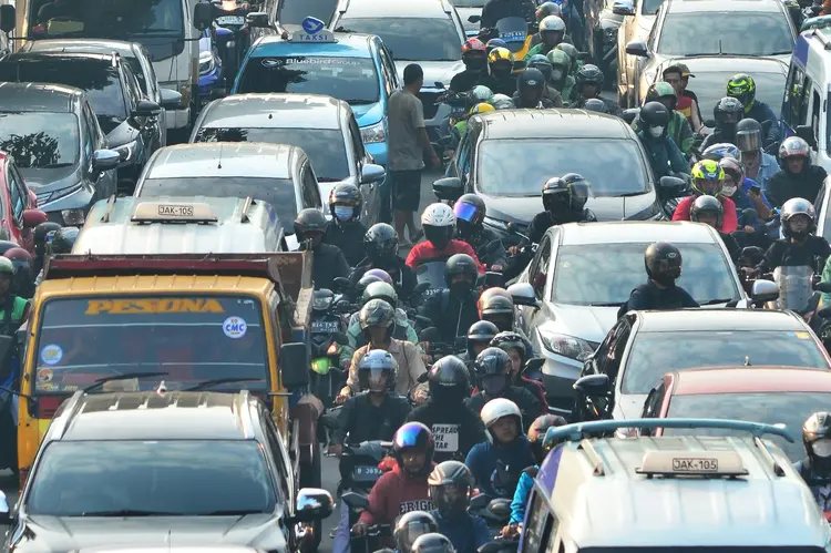 Leher Pegal Saat Macet? Cegah Cedera dengan Bantal Mobil yang Tepat