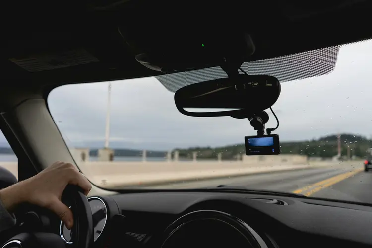 Dash Cam Malah Bikin Aki Mobil Boros? Ini Fakta & Solusinya!