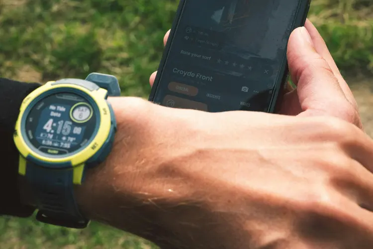 Siap Explore Alam Liar? Ini 3 Fitur Rahasia Smartwatch yang Bikin Kamu Jago Survival