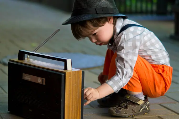 Mengubah Suasana Rumah jadi Lebih Hangat dengan Kehadiran Radio Klasik untuk Jiwa Old Soul Kamu