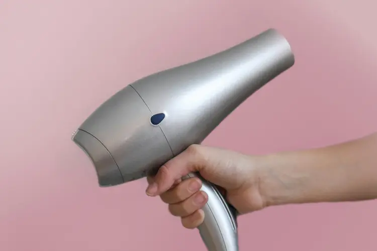 Tips Praktis Mengeringkan Rambut dalam 5 Menit dengan Hair Dryer!