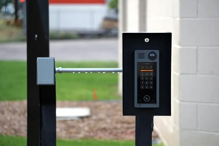 Kurir Datang? Jawab Bel dari Mana Saja dengan Smart Doorbell Terbaik