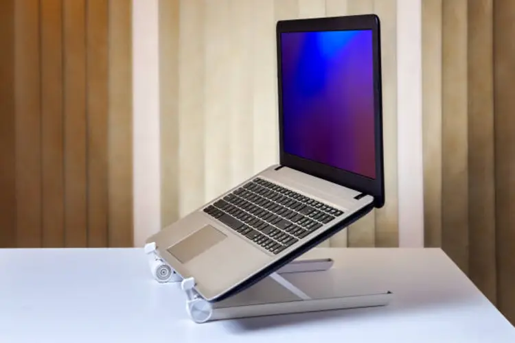 5 Alasan Kenapa Stand Laptop Penting untuk Kesehatan Postur Tubuh