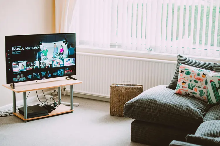 Panduan Anti-Gagal Pilih Ukuran Smart TV untuk Pengalaman Nonton Sinematik!