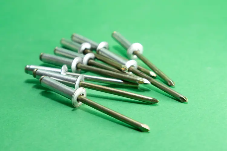 Obeng Mini Manual vs Elektrik, Apa Sih Perbedaannya?