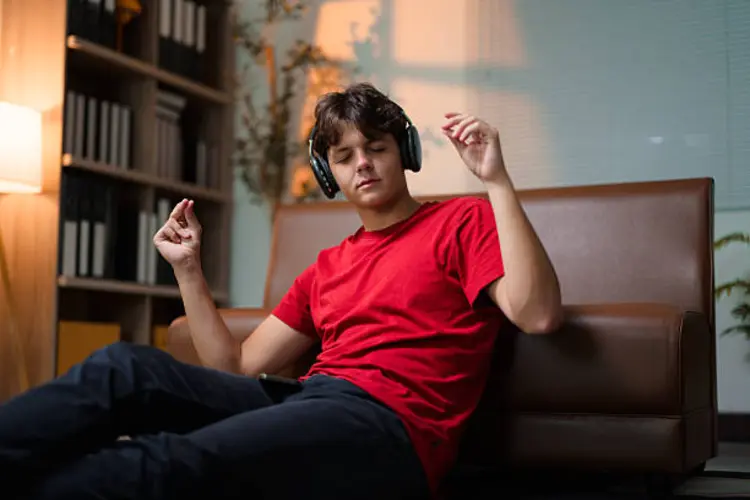 Headset Gaming Bisa Ngantor? Headphone Harian Bisa Gaming? Sony WH-CH720N vs Logitech G733