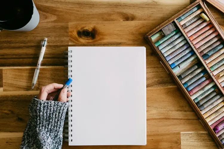 Panduan Cepat Menggambar dengan Oil Pastel, Yakin Pemula Langsung Nggak Kaku!