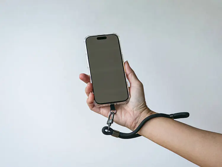 Bukan Sekadar Aksesoris, Ini 5 Manfaat Menggunakan Tali HP!