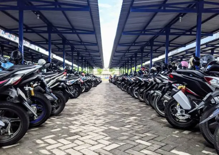 Tips Mengamankan Motor di Stasiun Saat Long Weekend