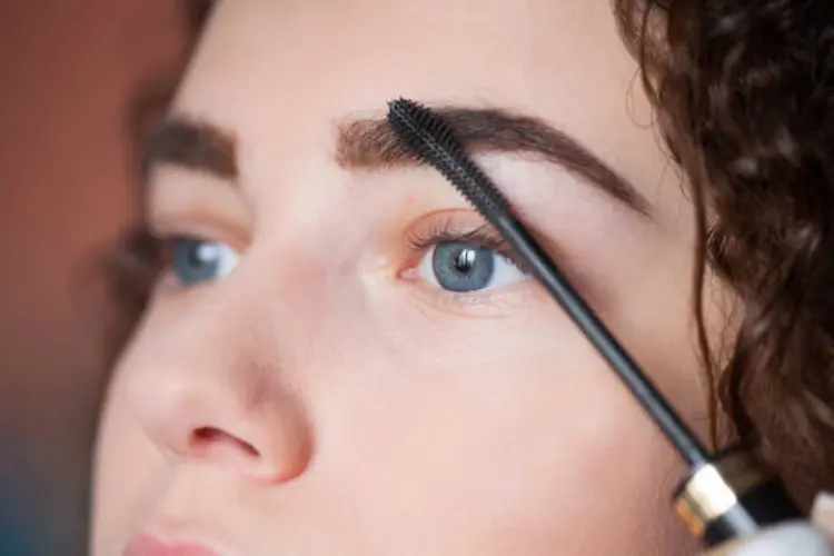 7 Tips Menggunakan Browcara agar Hasil Alis Terlihat Rapi dan Natural