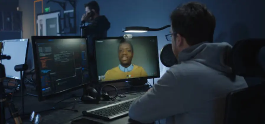 Monitor Modern Belum Cukup, Ini Alasan Webcam Eksternal Masih Penting