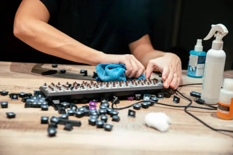Cara Membersihkan Keyboard Gaming yang Benar agar Awet dan Tetap Nyaman Dipakai