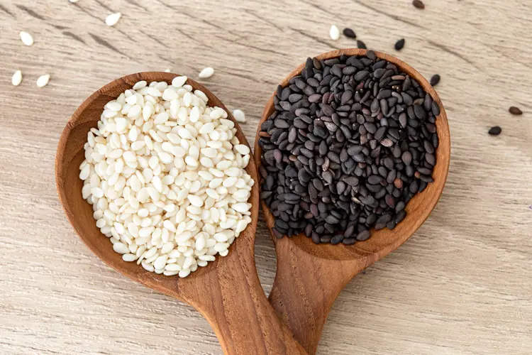 Wijen Putih atau Hitam? Kenali Bedanya untuk Kesehatan & Masakan
