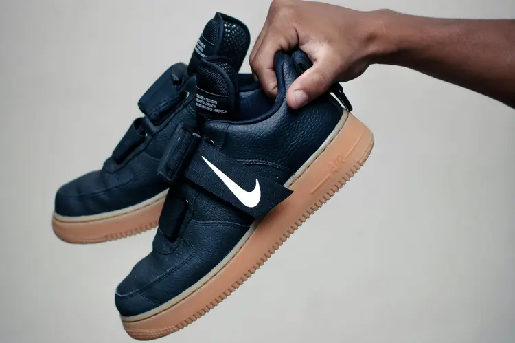 Panduan Anti Gagal Memilih Sepatu Black Gum Yang Keren dan Awet!