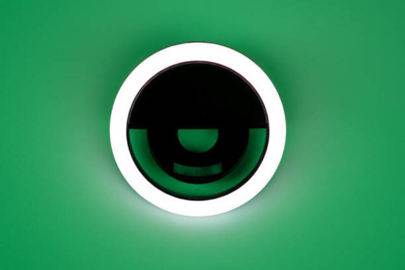 lampu-led-ringan-cincin-selfie-untuk-ponsel-pintar-di-latar-belakang-hijau.jpg (612×408)