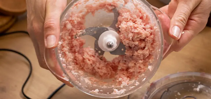 Beda Kebutuhan, Beda Mesinnya! Ini Alasan Kenapa Wajib Pakai Meat Grinder Untuk Menggiling Daging