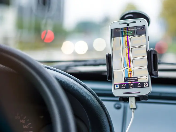 Tips Memilih Car Charger yang Cepat dan Aman untuk Mobil
