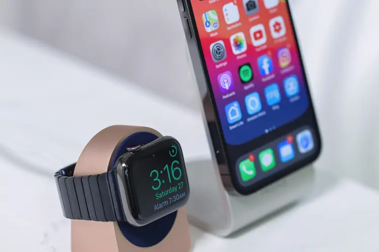 Akhiri Ruwetnya Kabel! Kenapa Kamu Wajib Punya Charging Pad 3-in-1?