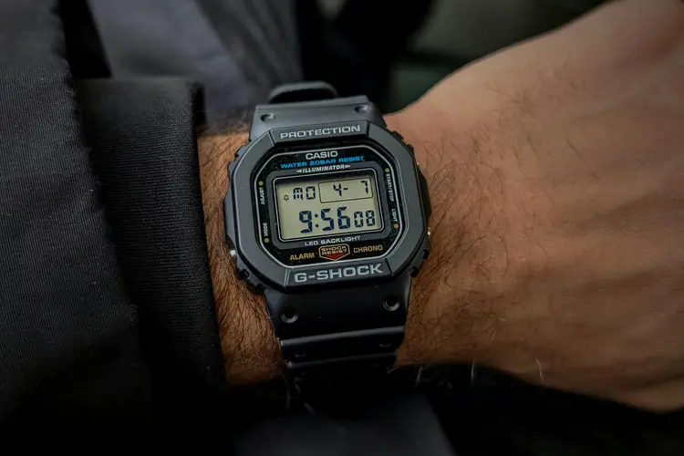 Alasan Kenapa Jam Tangan Digital Sederhana Kembali Jadi Pilihan Utama Pria Modern