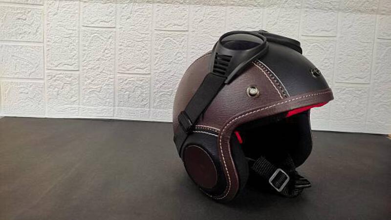 helm coklat sepeda motor modern dengan kacamata - helm bogo potret stok, foto, &amp; gambar bebas royalti
