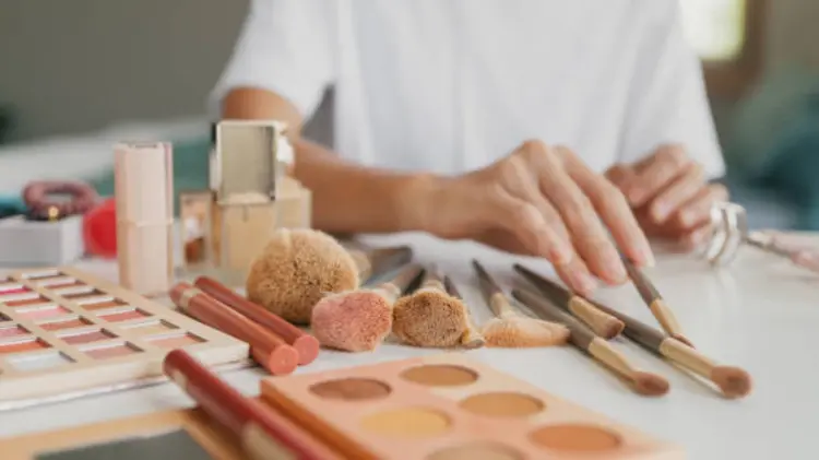 5 Jenis Makeup Brush yang Wajib Dimiliki Pemula