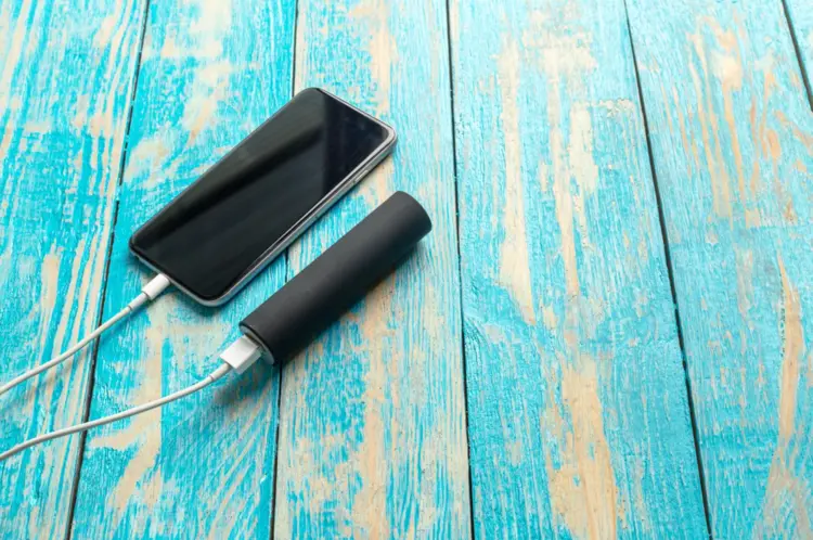 Ribet Bawa Powerbank Berat? Pakai Powerbank Mini Aja!